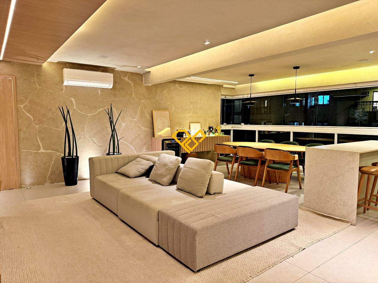 Apartamento à venda no Ponta da Praia: Varanda e sala