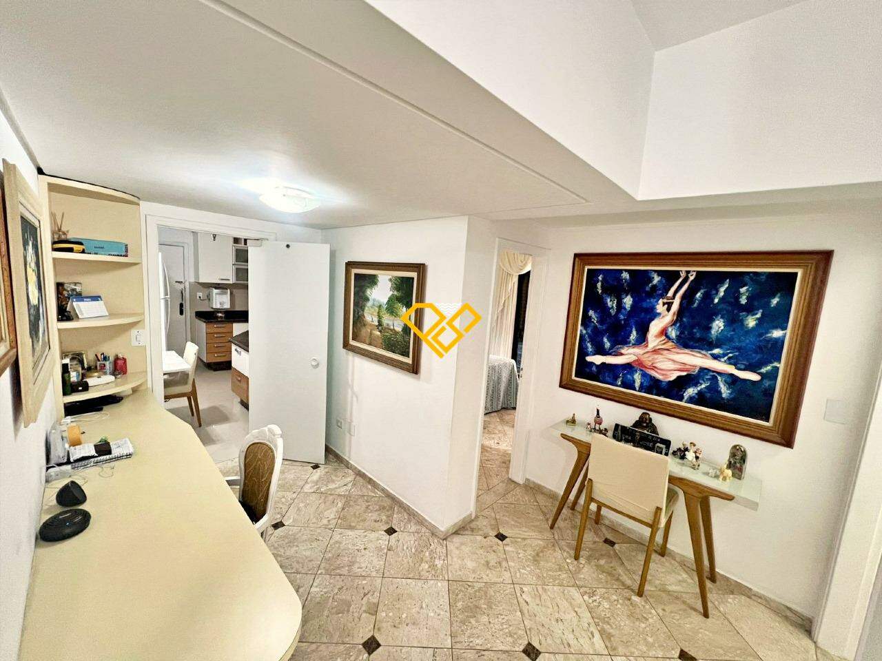 Apartamento à venda no Gonzaga: Corredor com escritório