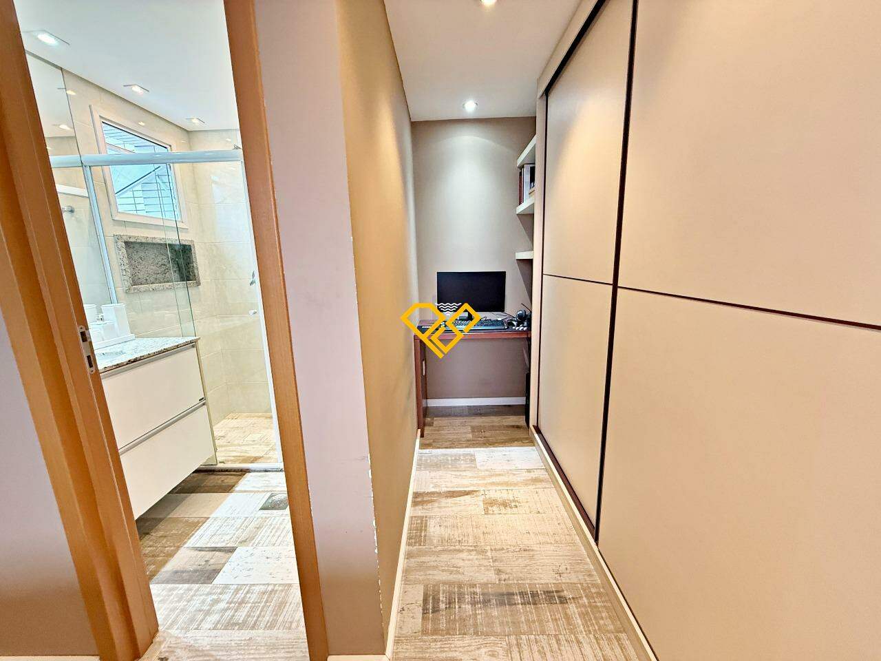 Apartamento à venda no Embaré: Dormitório - suíte