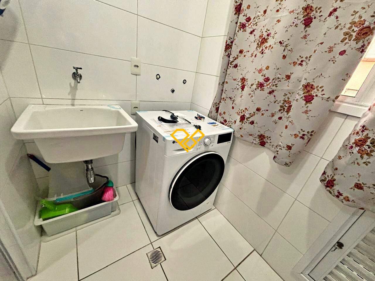Apartamento para aluguel no Embaré: Área de serviço