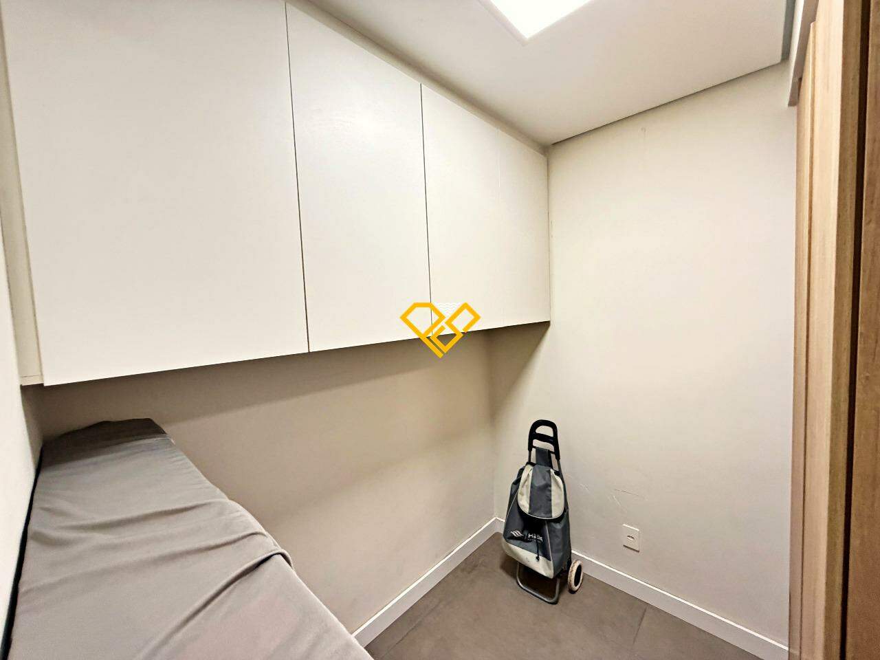 Apartamento para aluguel no Ponta da Praia: Dependência