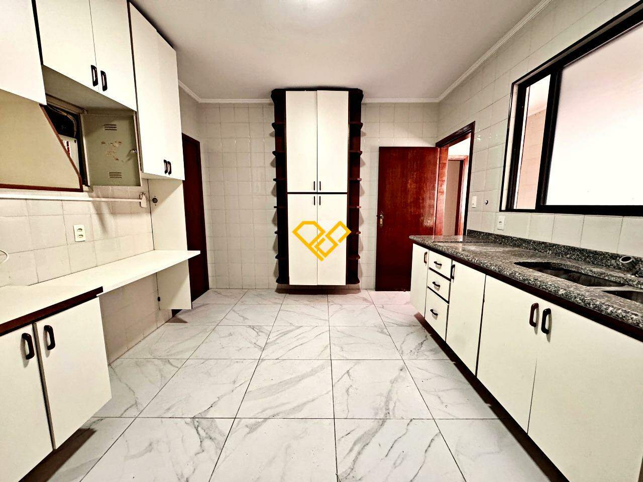 Apartamento à venda no Ponta da Praia: Cozinha