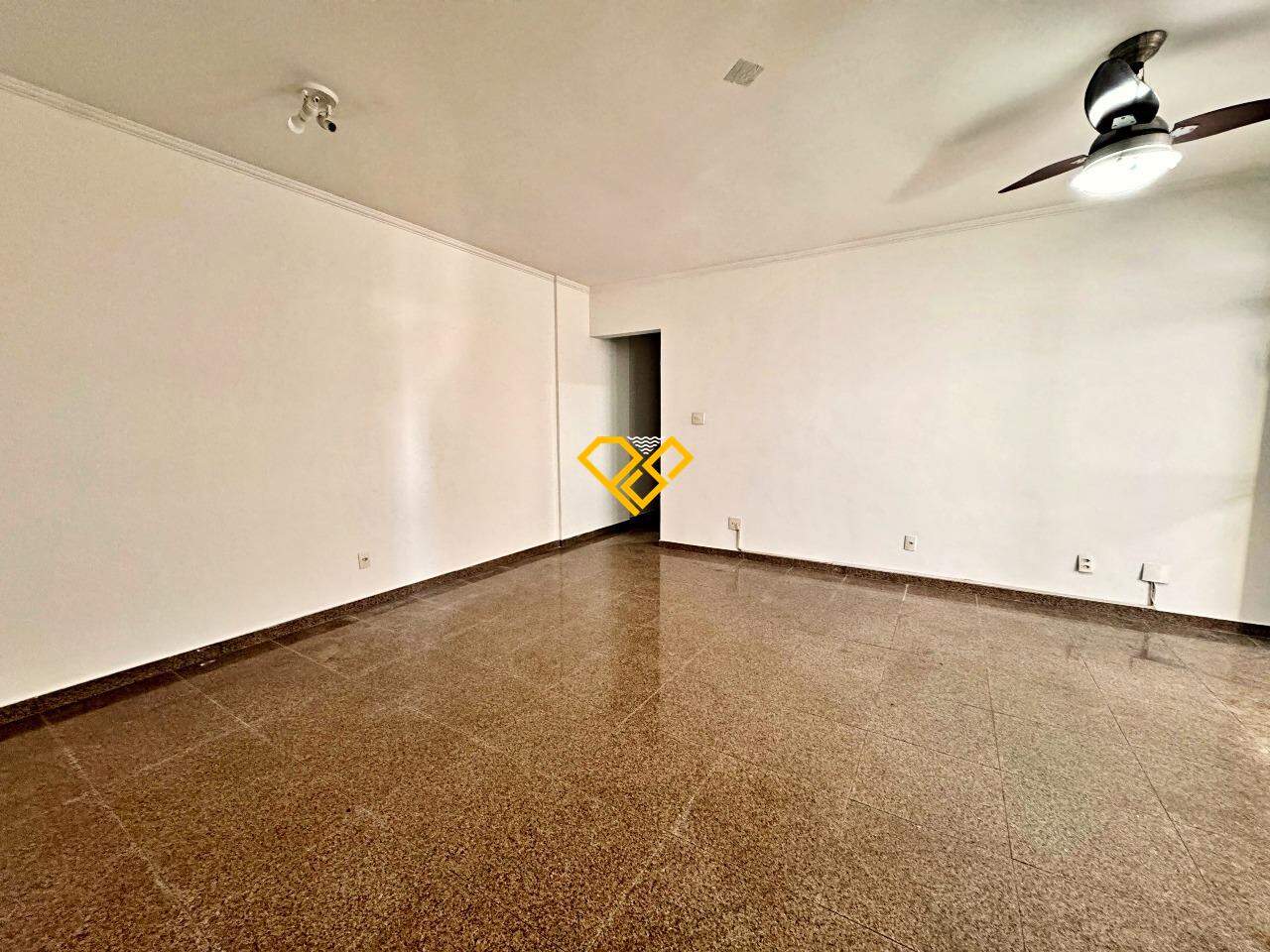 Apartamento à venda no Ponta da Praia: Sala