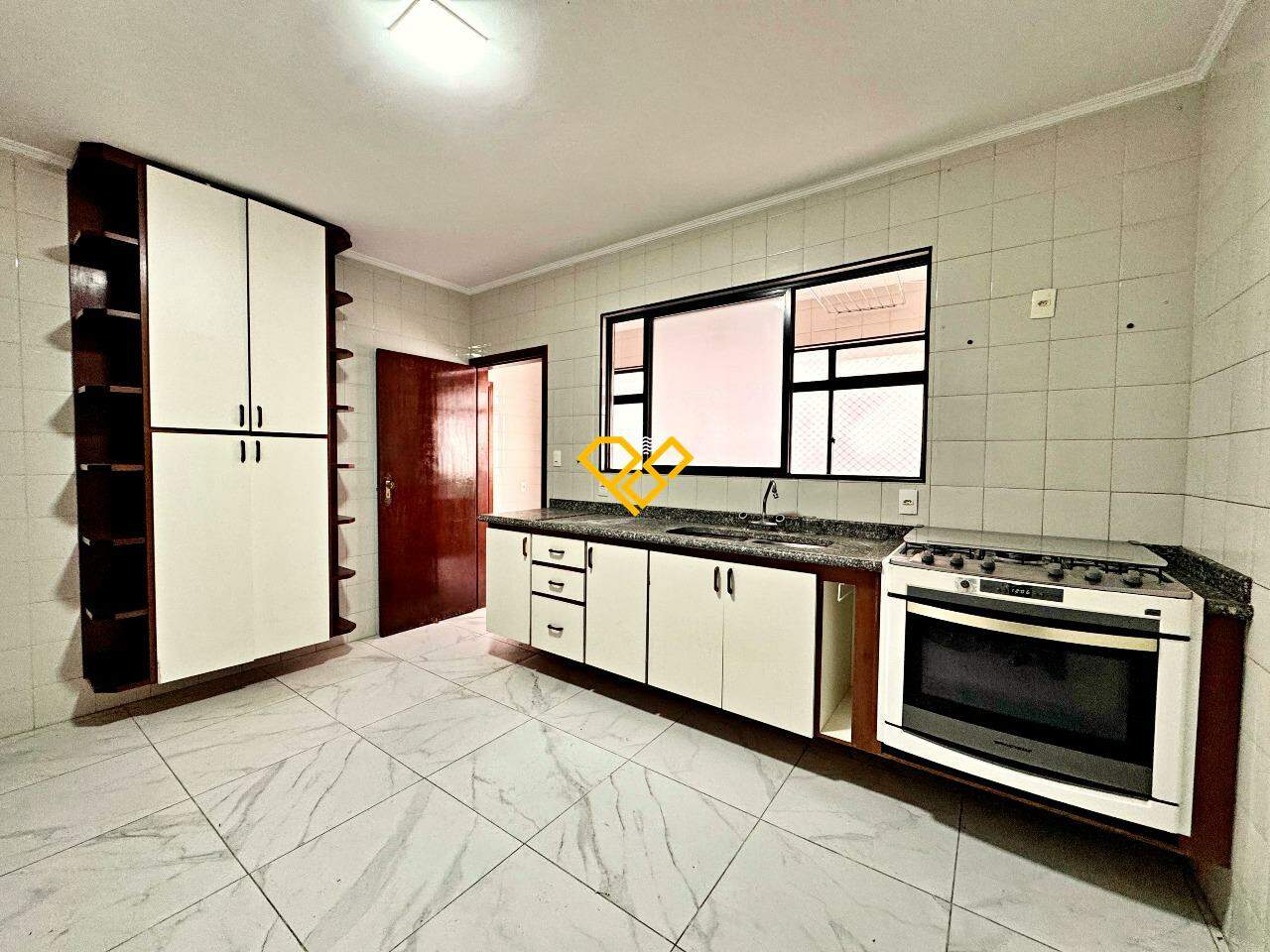 Apartamento à venda no Ponta da Praia: Cozinha