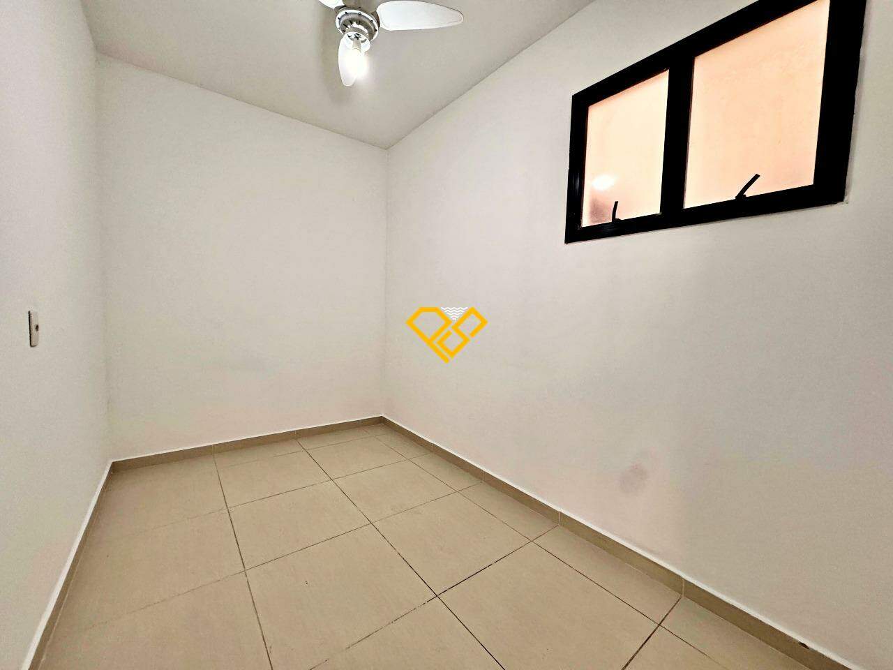 Apartamento à venda no Ponta da Praia: Dependência