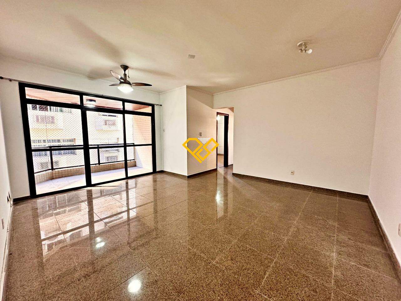Apartamento à venda no Ponta da Praia: Sala