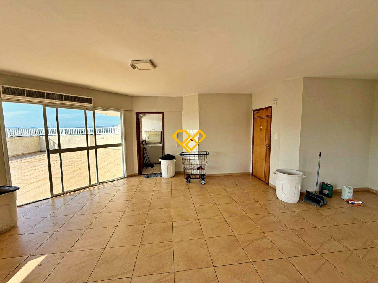 Apartamento à venda no Encruzilhada: Lazer - salão de festas