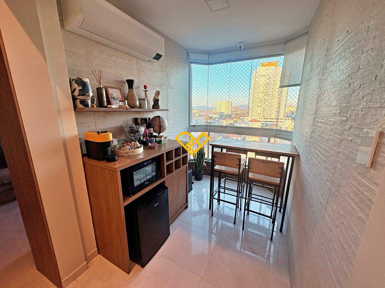 Apartamento à venda no Encruzilhada: Varanda