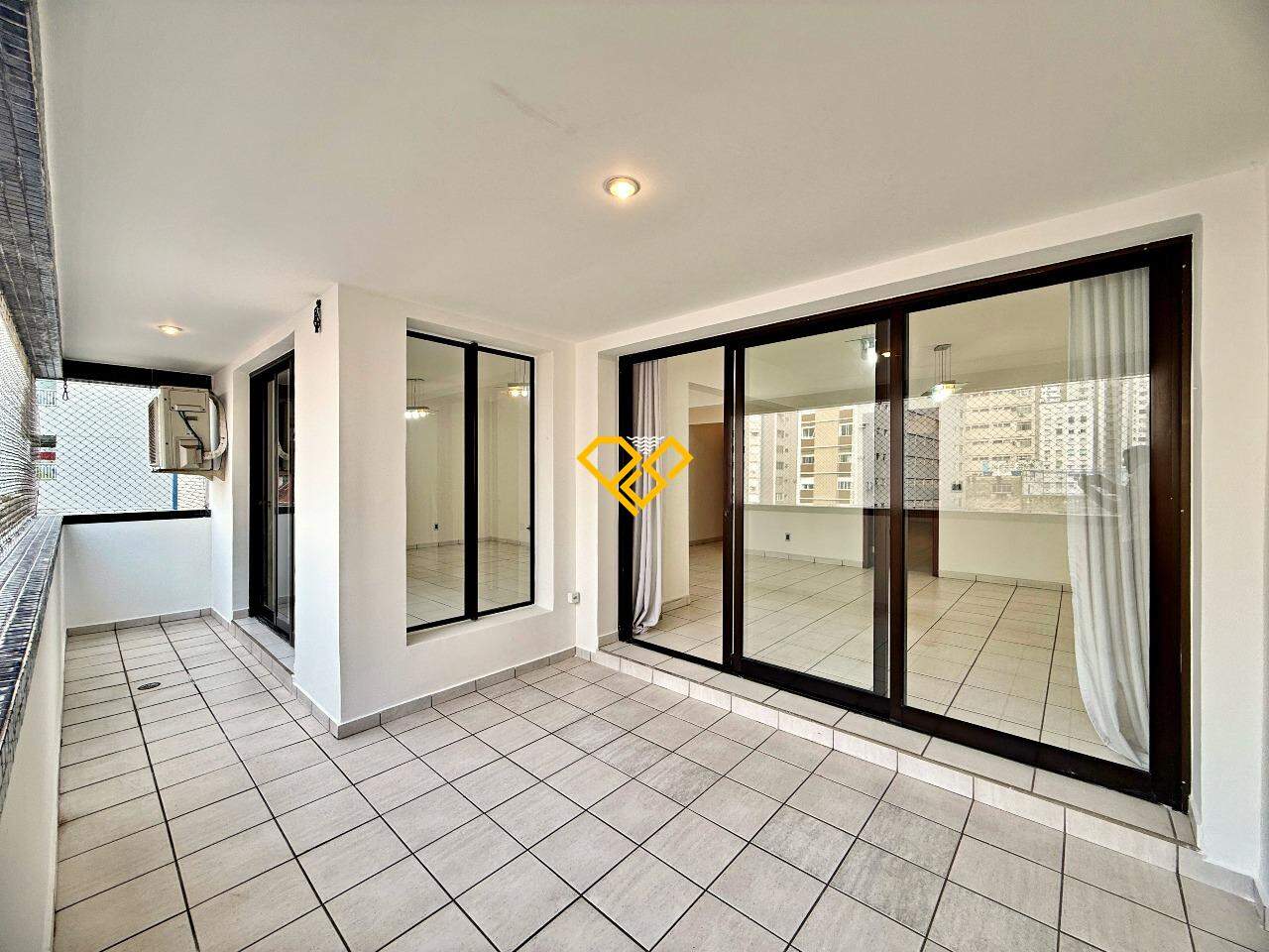 Apartamento à venda no Embaré: Varanda