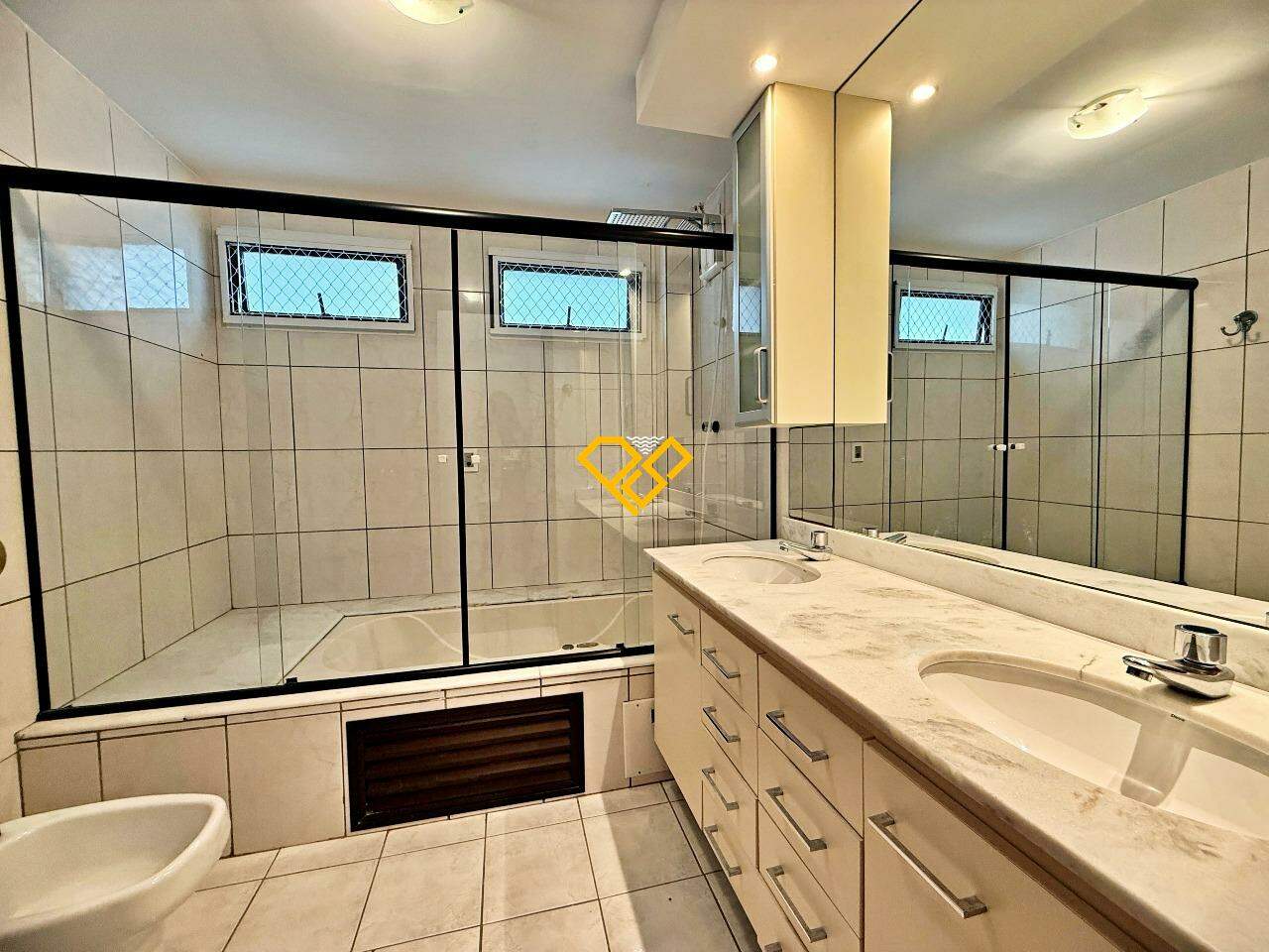 Apartamento à venda no Embaré: Wc suíte 1 - master