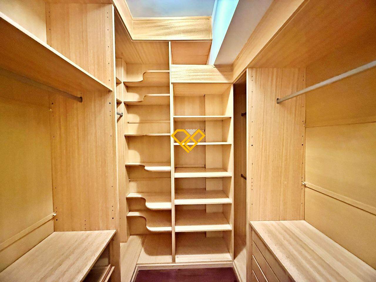 Apartamento à venda no Embaré: Suíte 1 - master - closet