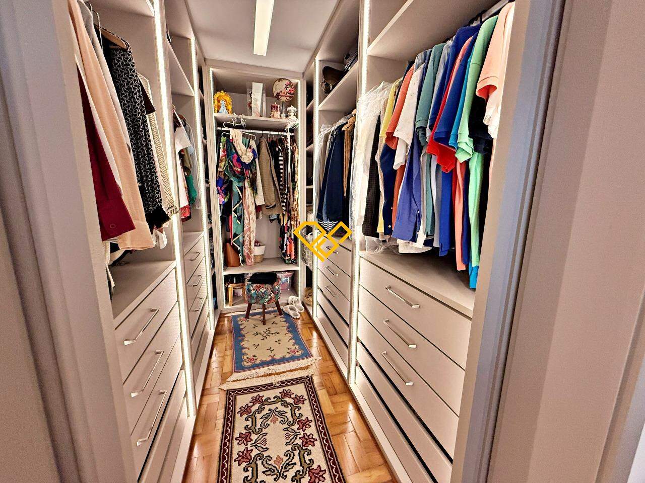 Apartamento à venda no José Menino: Dormitório 1 - suíte - closet