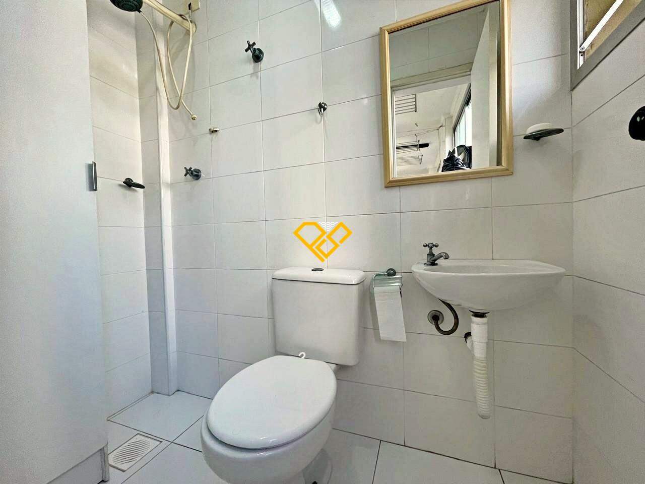 Apartamento à venda no Gonzaga: Wc de serviço