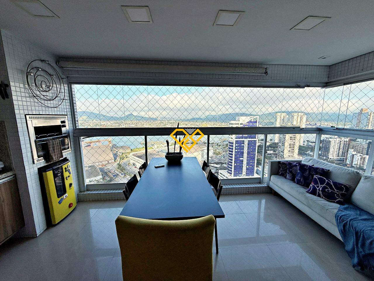 Apartamento à venda no Ponta da Praia: Varanda