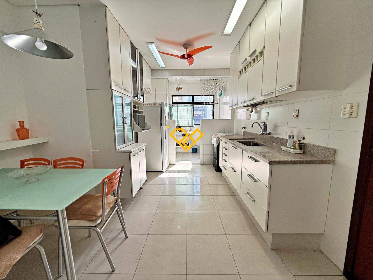 Apartamento à venda no Embaré: Cozinha