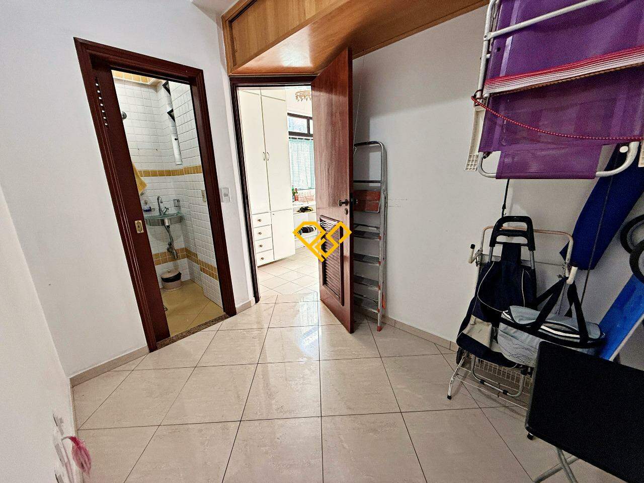 Apartamento à venda no Embaré: Dependência