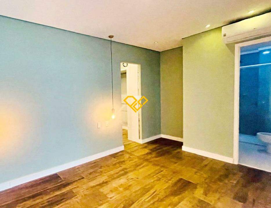 Garden à venda no Ponta da Praia: Dormitório - suíte
