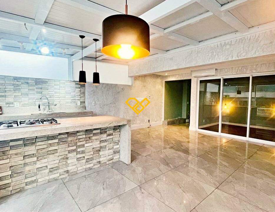 Garden à venda no Ponta da Praia: Sala, cozinha e varanda integrada