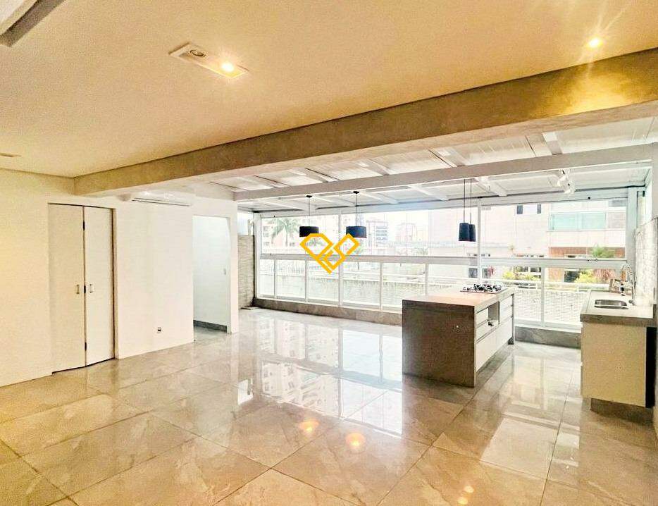 Garden à venda no Ponta da Praia: Sala, cozinha e varanda integrada