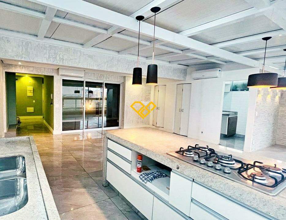 Garden à venda no Ponta da Praia: Sala, cozinha e varanda integrada