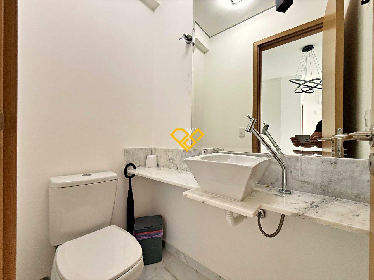 Apartamento à venda no Gonzaga: Lavabo