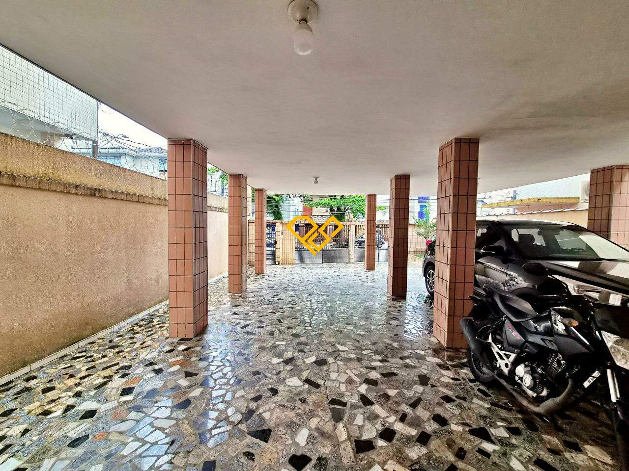 Apartamento à venda no Encruzilhada: Garagem