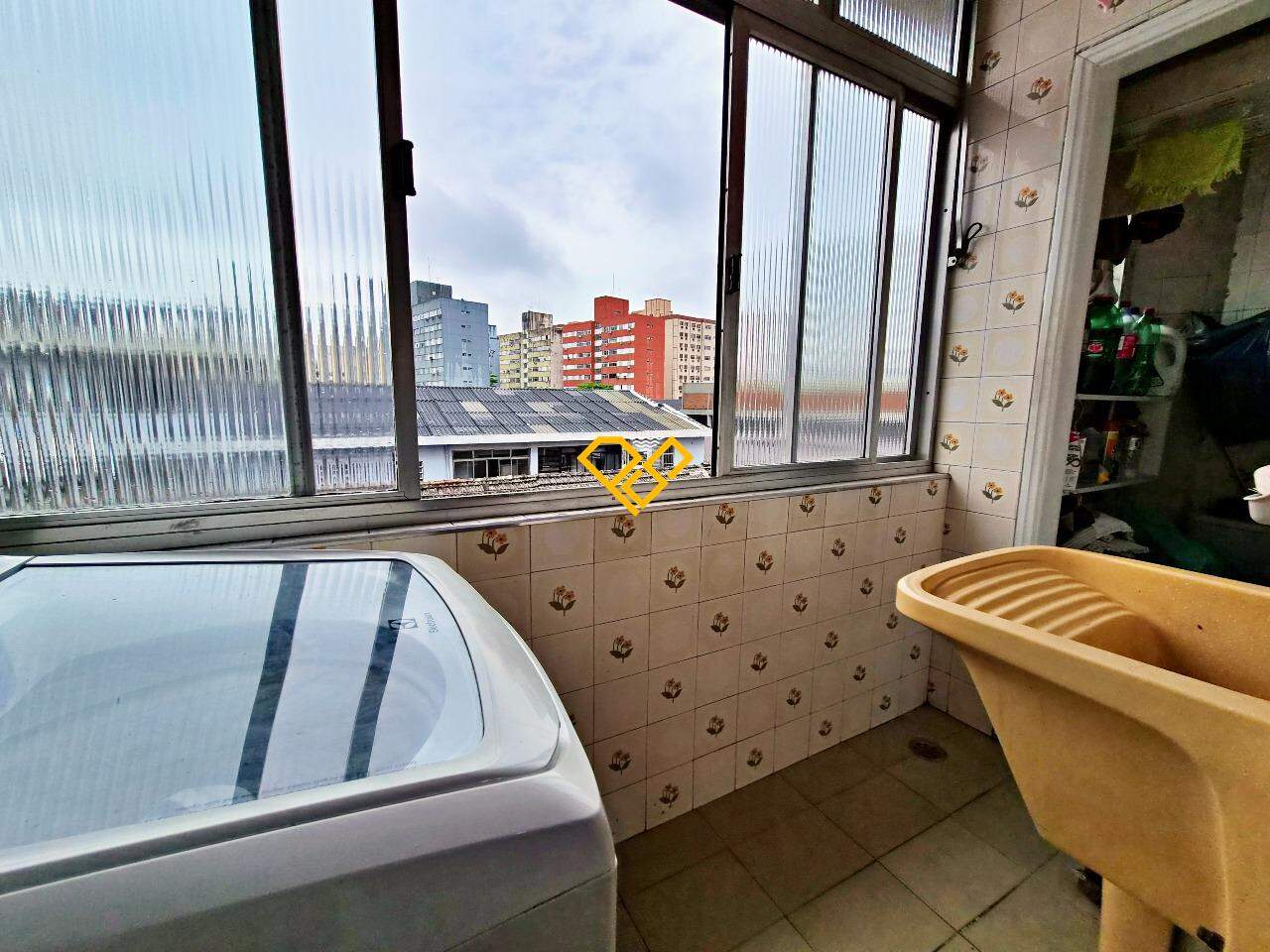 Apartamento à venda no Encruzilhada: Área de serviço