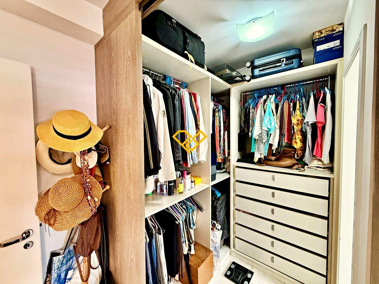 Apartamento à venda no Ponta da Praia: Closet