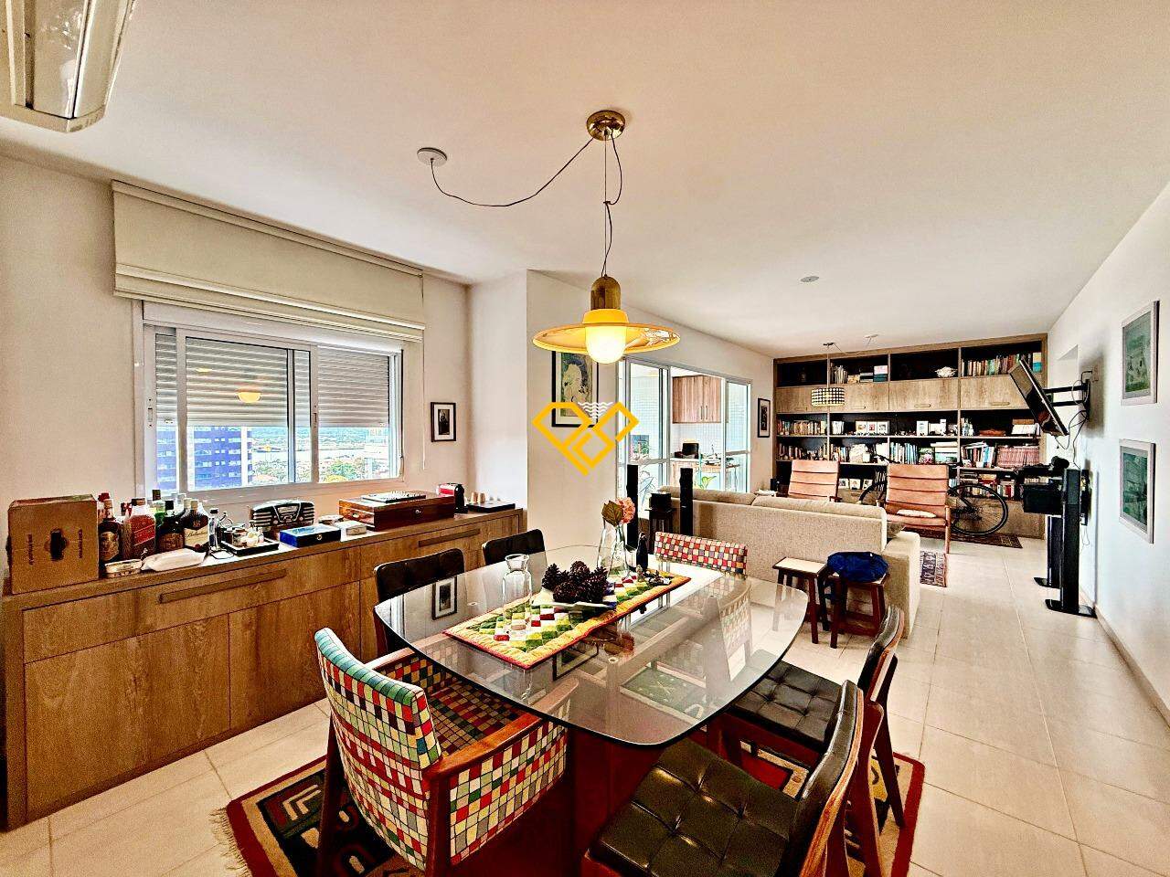 Apartamento à venda no Ponta da Praia: Sala