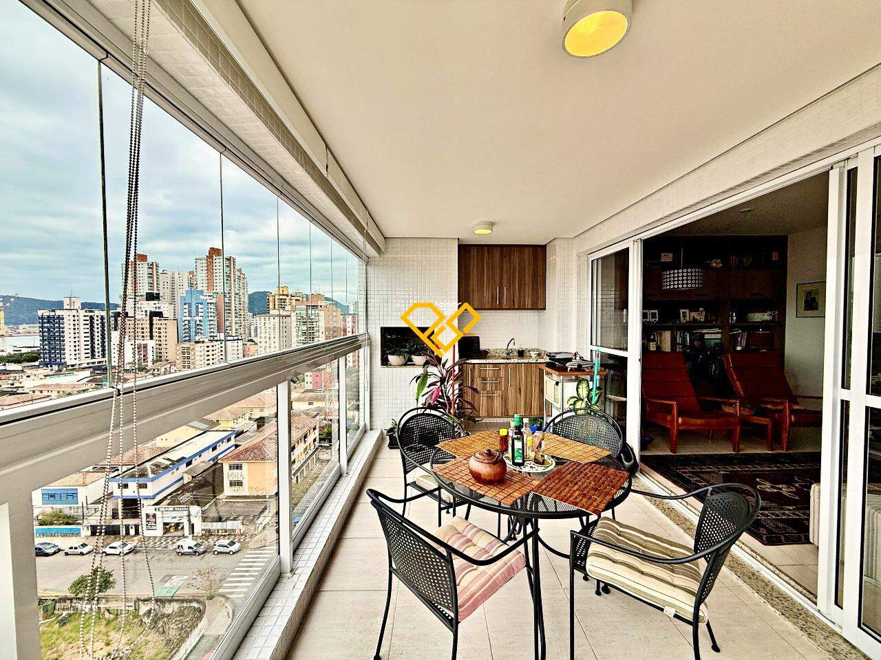 Apartamento à venda no Ponta da Praia: Varanda