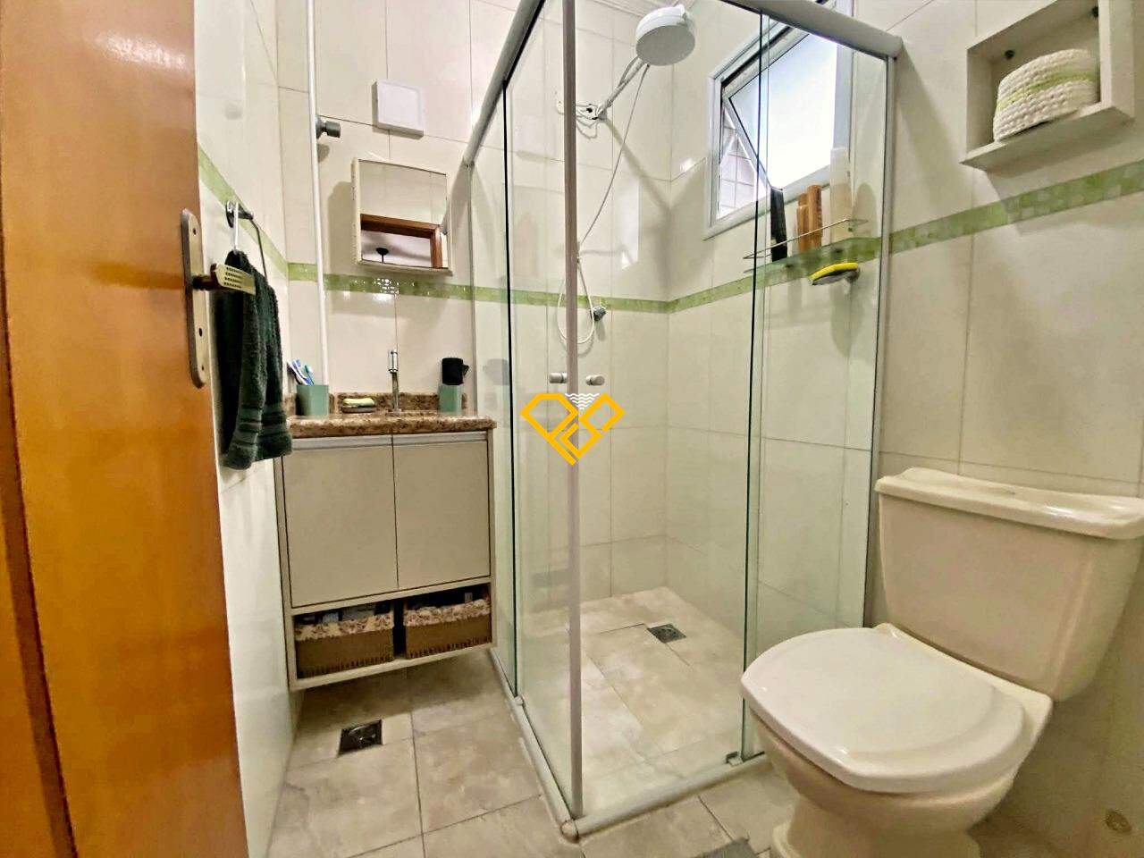 Sobrado à venda no Vila Mathias: Wc suíte