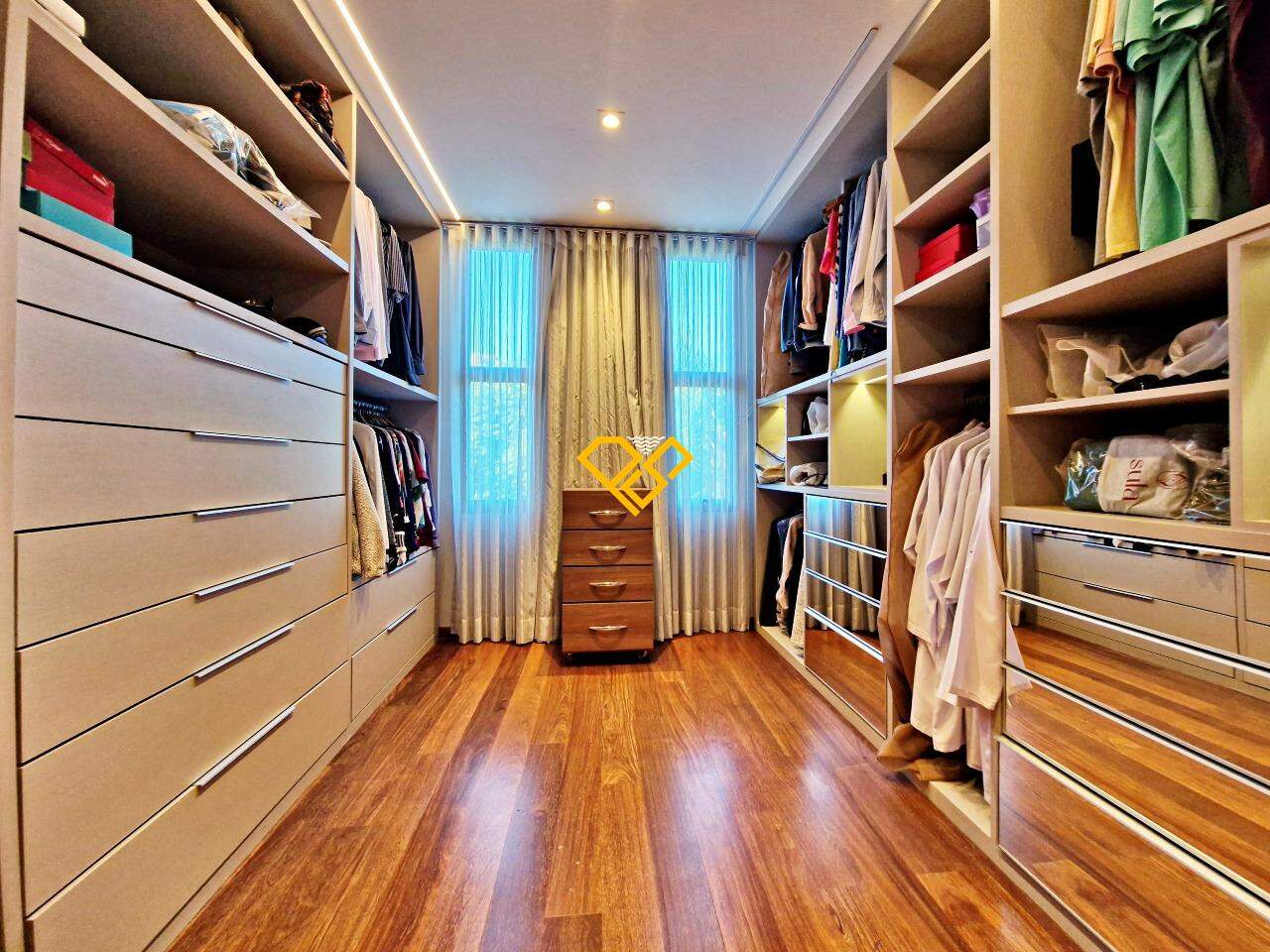 Casa à venda no Morro Nova Cintra: Suíte 1 - master - closet