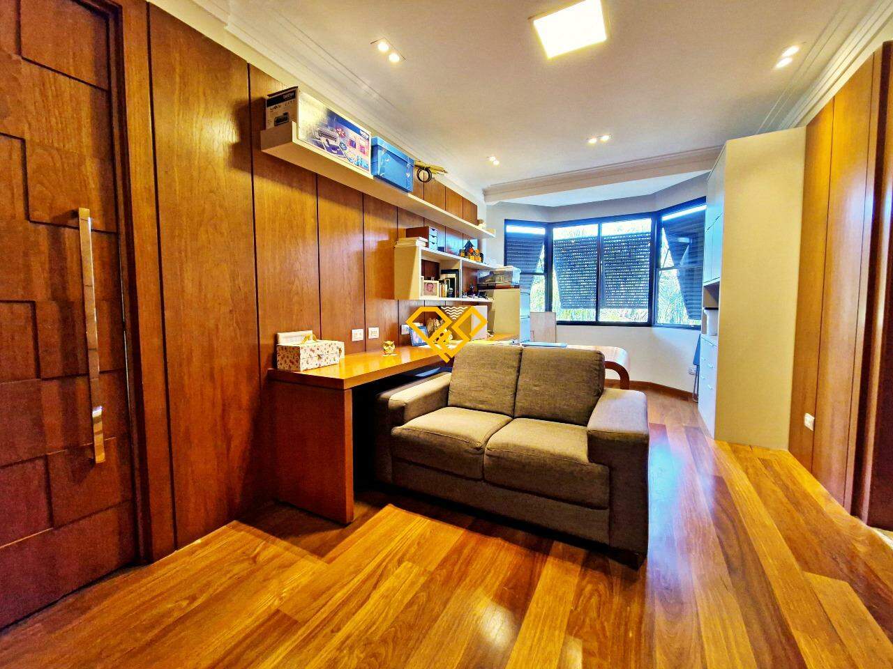 Casa à venda no Morro Nova Cintra: Suíte 1 - master - closet - escritório