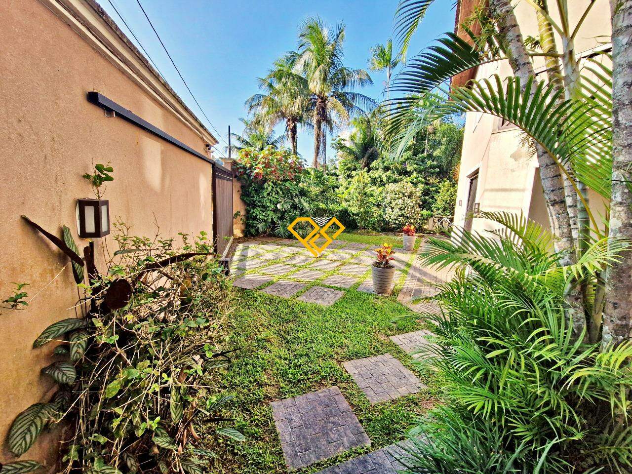 Casa à venda no Morro Nova Cintra: Jardim e garagem