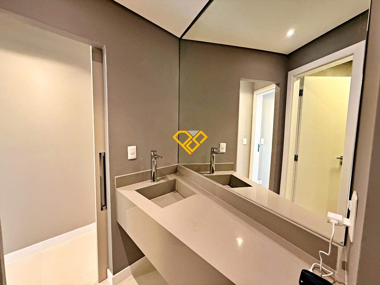 Apartamento à venda no Gonzaga: Wc social / Lavabo