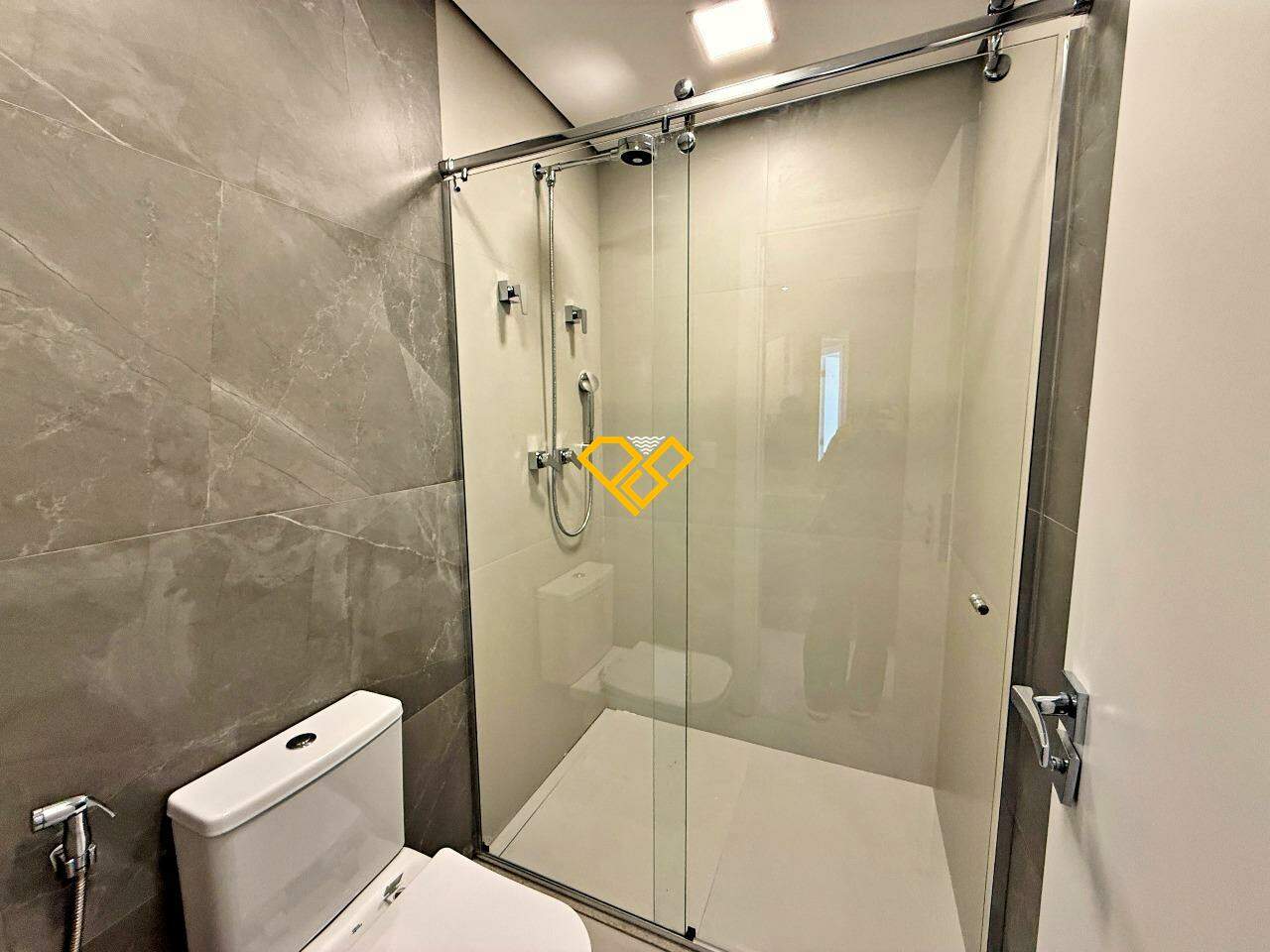 Apartamento à venda no Gonzaga: Wc social / Lavabo