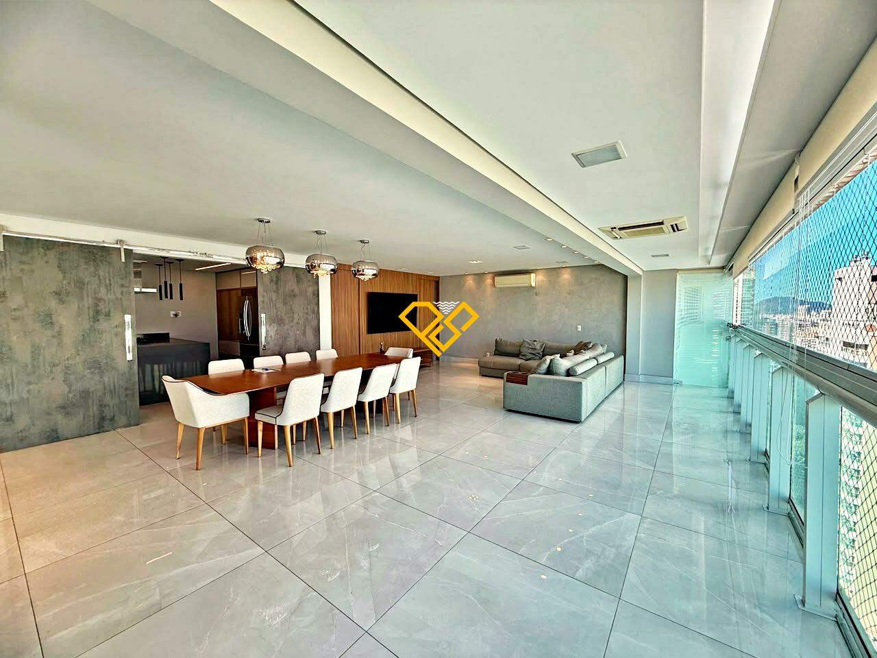Apartamento à venda no Gonzaga: Varanda e sala