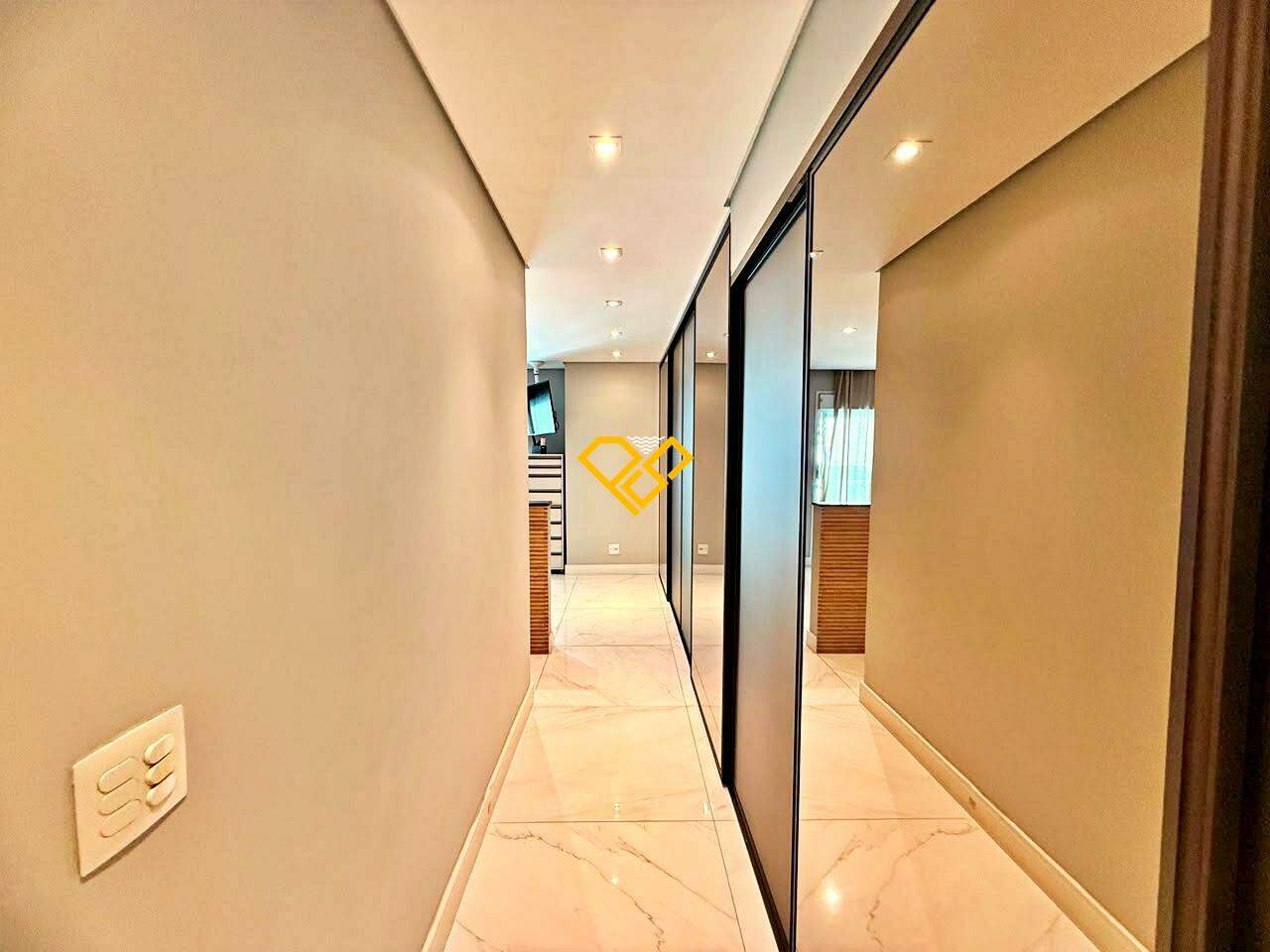 Apartamento à venda no Gonzaga: Suíte 1 - closet