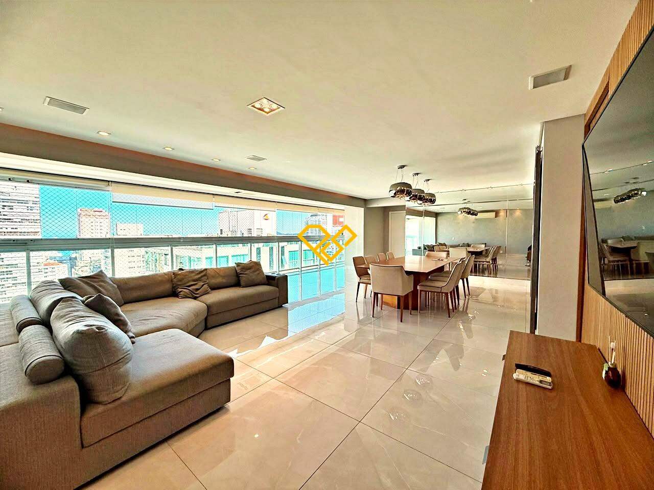 Apartamento à venda no Gonzaga: Varanda e sala