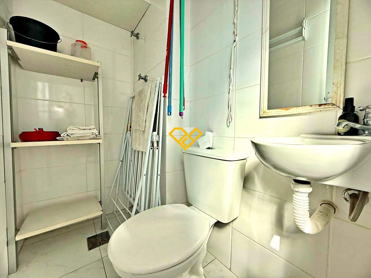 Apartamento à venda no Gonzaga: Wc de serviço