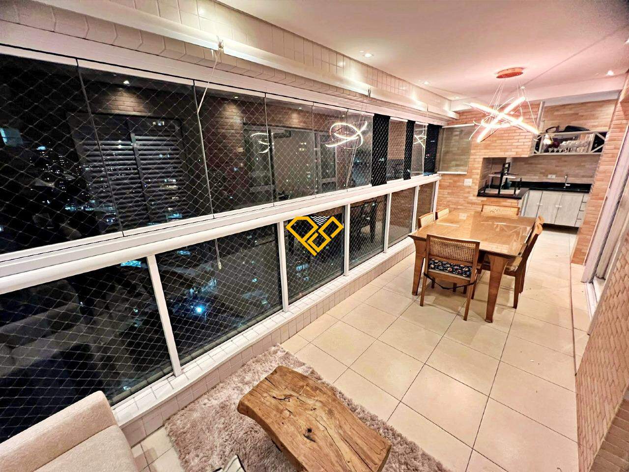 Apartamento à venda no Gonzaga: Varanda com churrasqueira
