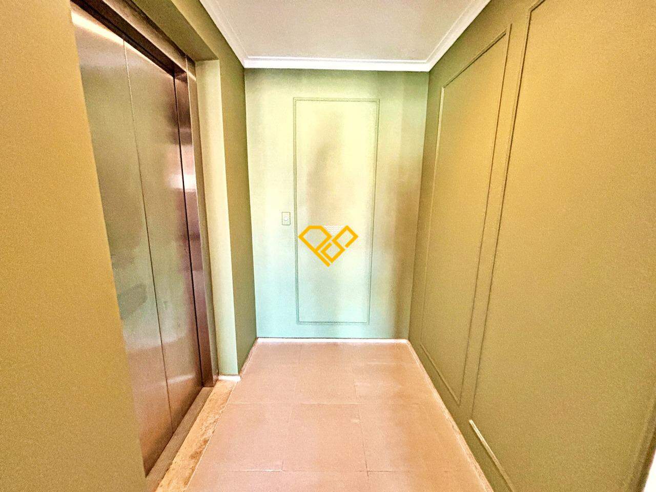 Apartamento à venda no Embaré: Hall privativo