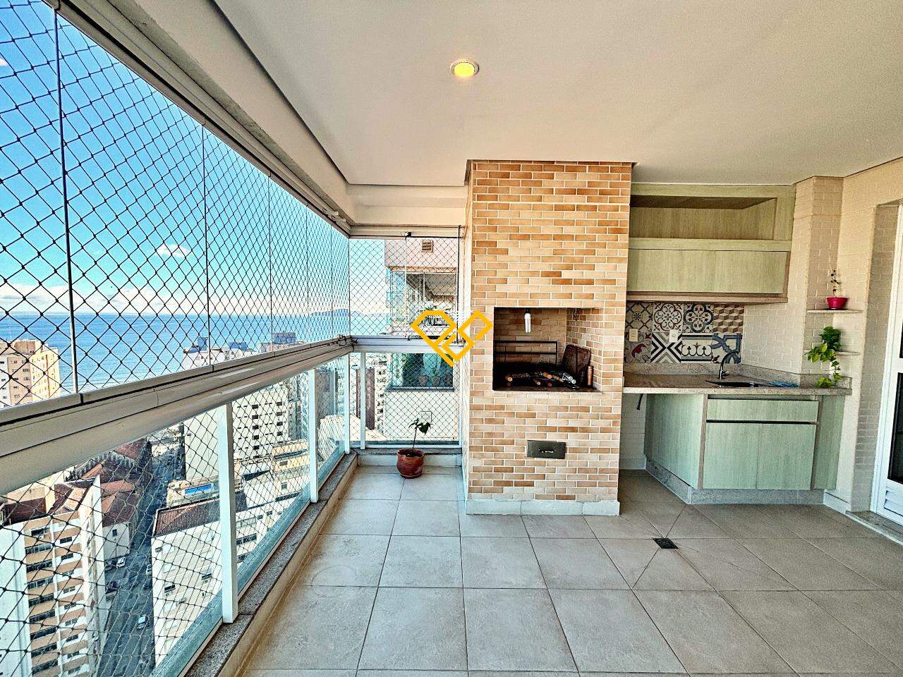 Apartamento à venda no Embaré: Varanda com churrasqueira
