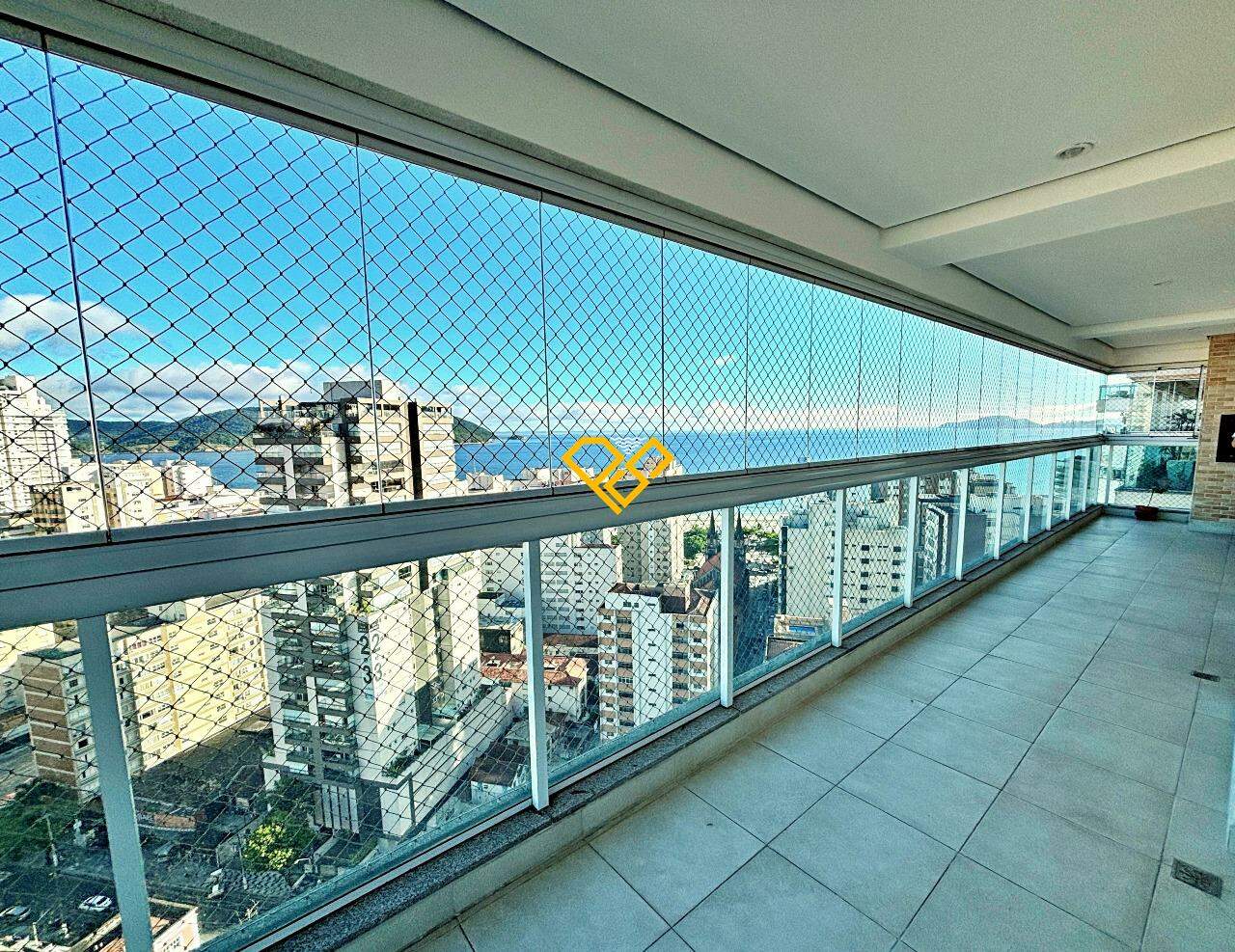 Apartamento à venda no Embaré: Varanda com churrasqueira
