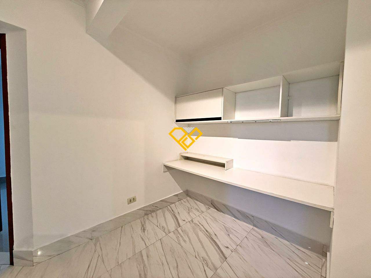Apartamento para aluguel no Ponta da Praia: Escritório