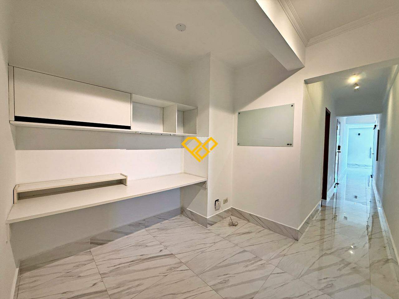 Apartamento para aluguel no Ponta da Praia: Escritório