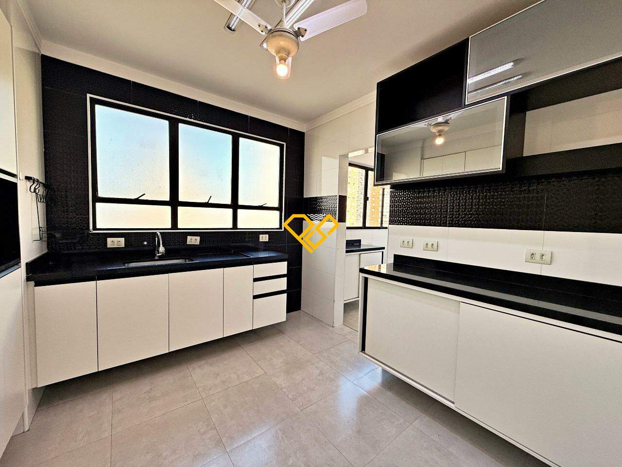 Apartamento para aluguel no Ponta da Praia: Cozinha