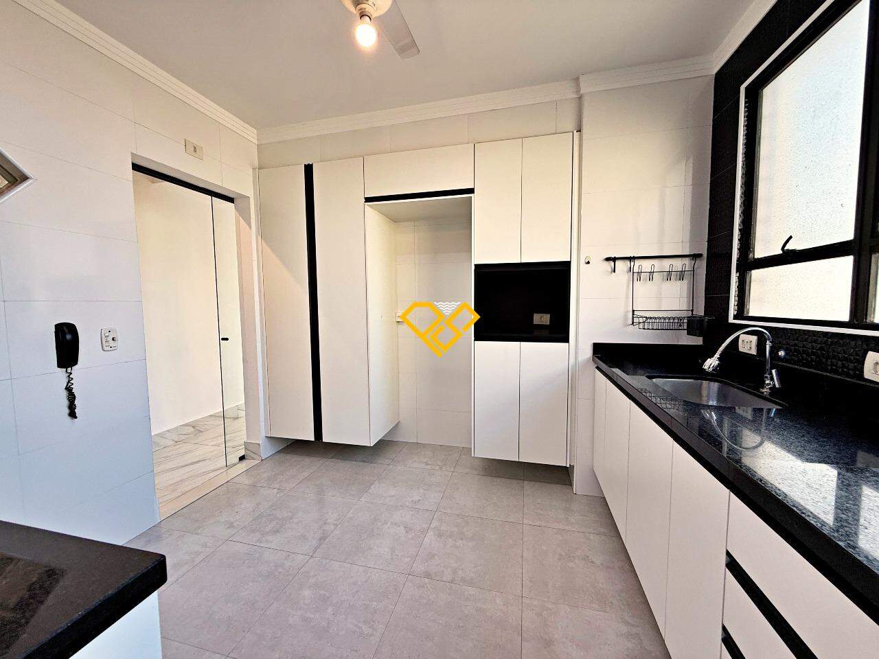 Apartamento para aluguel no Ponta da Praia: Cozinha