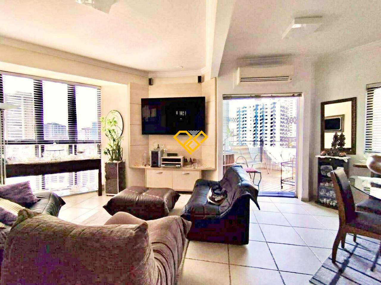 Apartamento Duplex à venda no Ponta da Praia: Sala