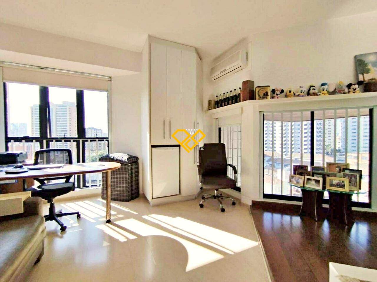 Apartamento Duplex à venda no Ponta da Praia: Sala